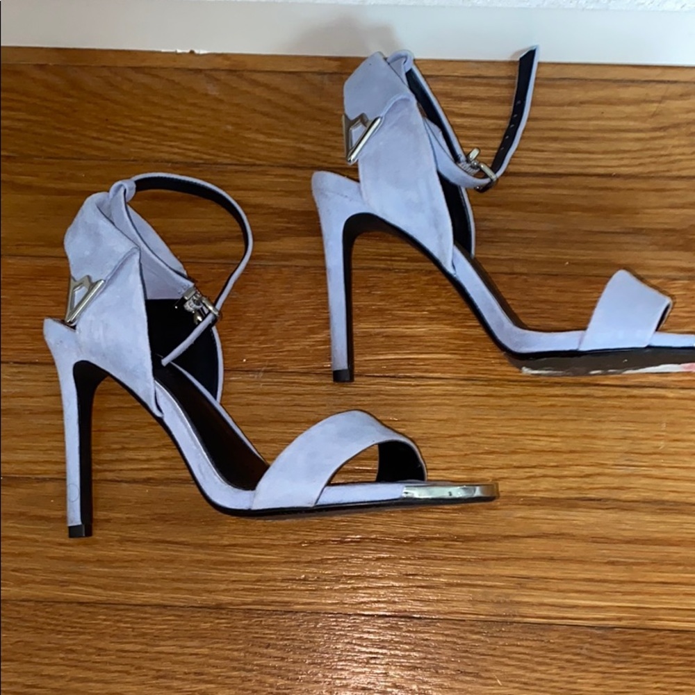 Heels - Picture 4 of 4